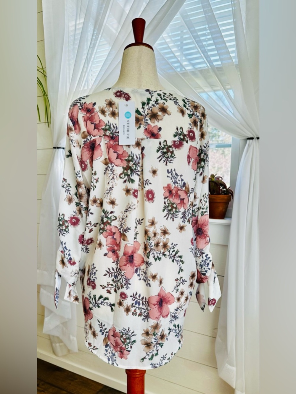 West Kei surplice neck blouse. Cottagecore floral print. NWT!
Size: Small - Picture 5 of 10